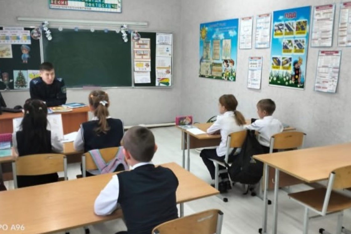 в КГУ «Ивановская начальная школа» отдела образования Мендыкаринского района Управления образования акимата Костанайской области старшим УИП ГЮП майором полиции Калиевым Е.С. и УИП старший лейтенант полиции Испулов С.Е., О/УОКП ОПМ «Пиротехника» и «Порядо